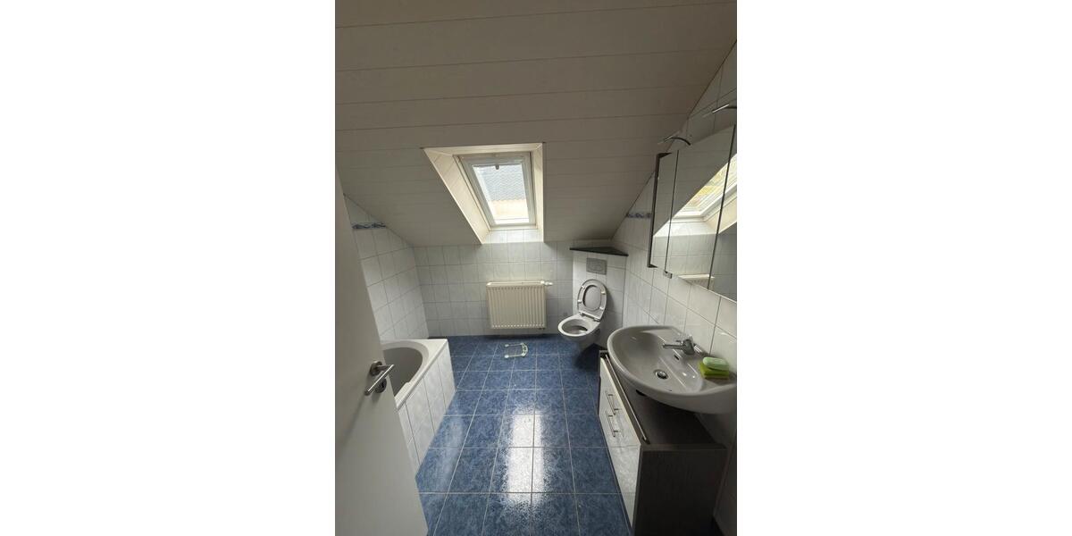 Dachgeschoßwohnung Lindlar - 3 Zimmer, 63 m&sup2;, 562&euro; | Angebot:25960251