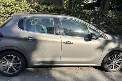 Peugeot 208 115.000 km 9.490 € Düsseldorf 40470