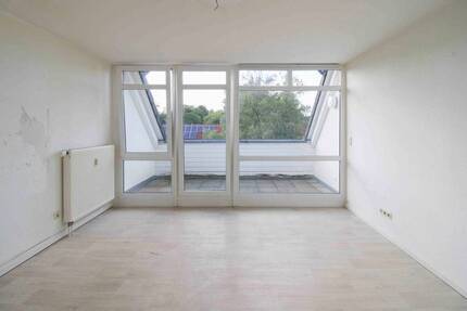 Bezugsfreie 3-Zi.-Dachgeschosswohnung mit ausgebautem Studio - Haus-in-Haus-Charakter in Leverkusen 3 zimmer