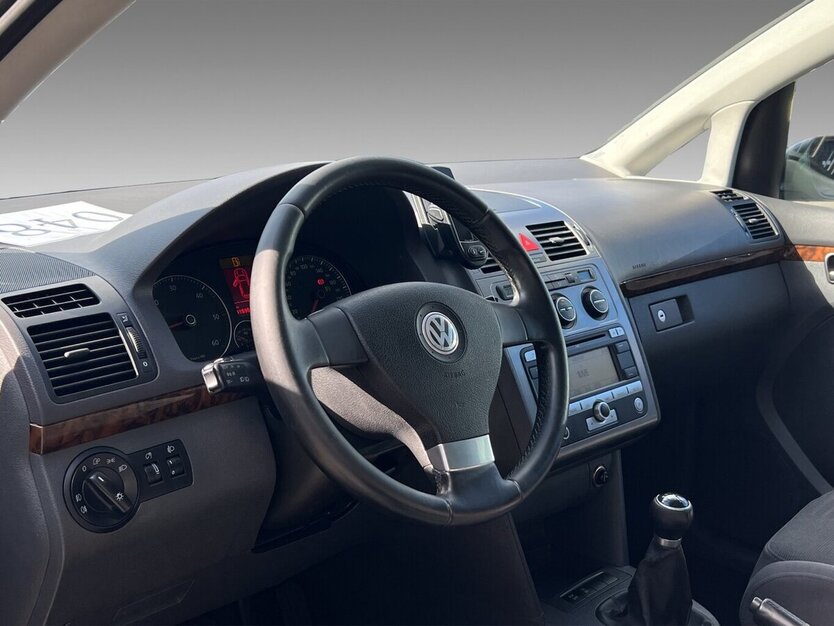VW Touran Highline Navi Klima Standhzg. PDC Tempo 415.951 km 2.550 € Wuppertal 42327