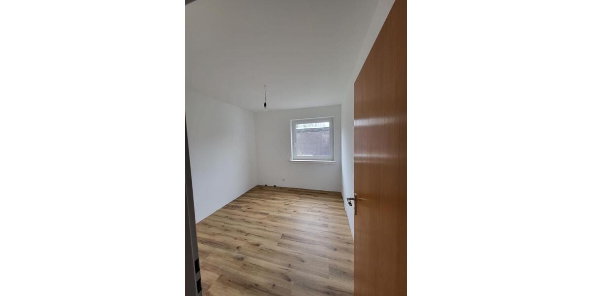 Reihenhaus Düsseldorf Stadtbezirk 7 - 6 Zimmer, 160 m&sup2;, 2.700&euro; | Angebot:24695743
