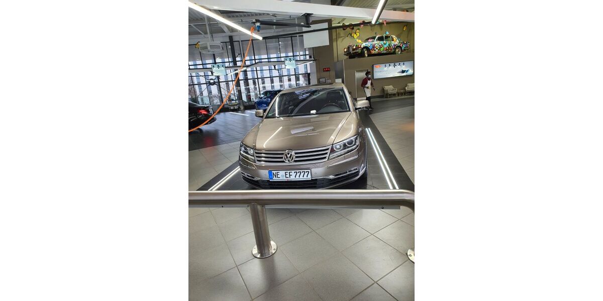 VW Phaeton 135.600 km 22.500 € Neuss 41472