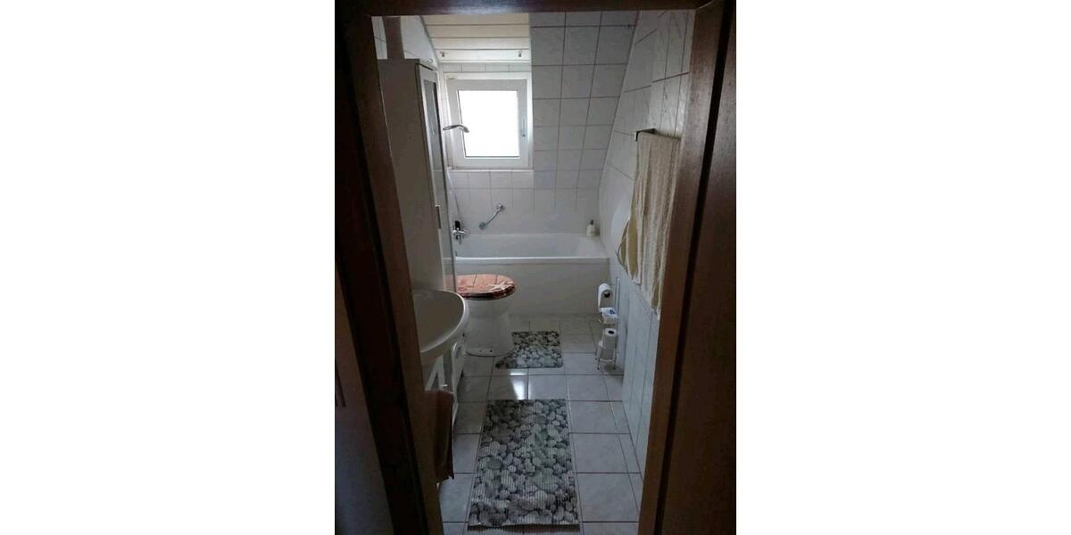 Dachgeschoßwohnung Wermelskirchen - 3.5 Zimmer, 60 m&sup2;, 129.500&euro; | Angebot:25887273