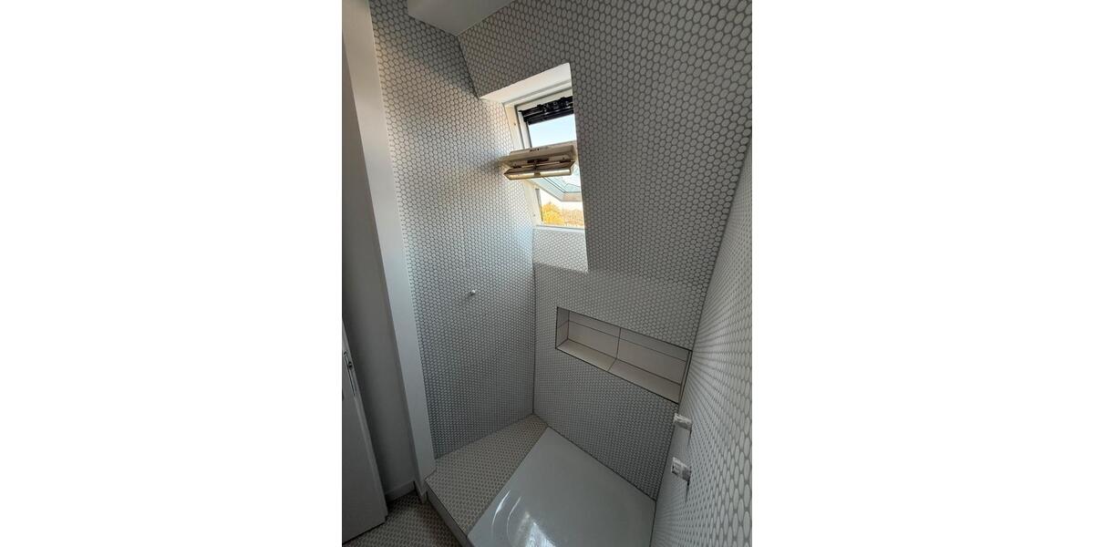 Dachgeschoßwohnung Wuppertal Arrenberg - 2 Zimmer, 62 m&sup2;, 685&euro; | Angebot:25850345