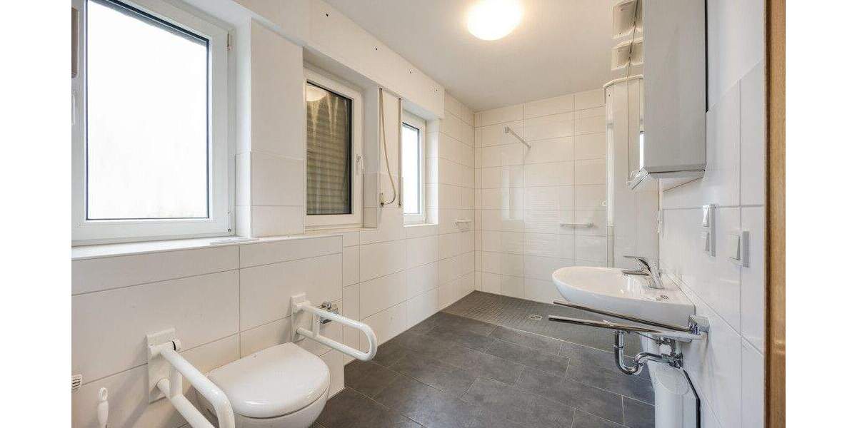 Großzügiges Einfamilienhaus mit zwei Einliegerwohnungen in Odenthal Eikamp - Mehrfamilienhaus, Wohnhaus Odenthal / Eikamp Eikamp | Angebot:25900153