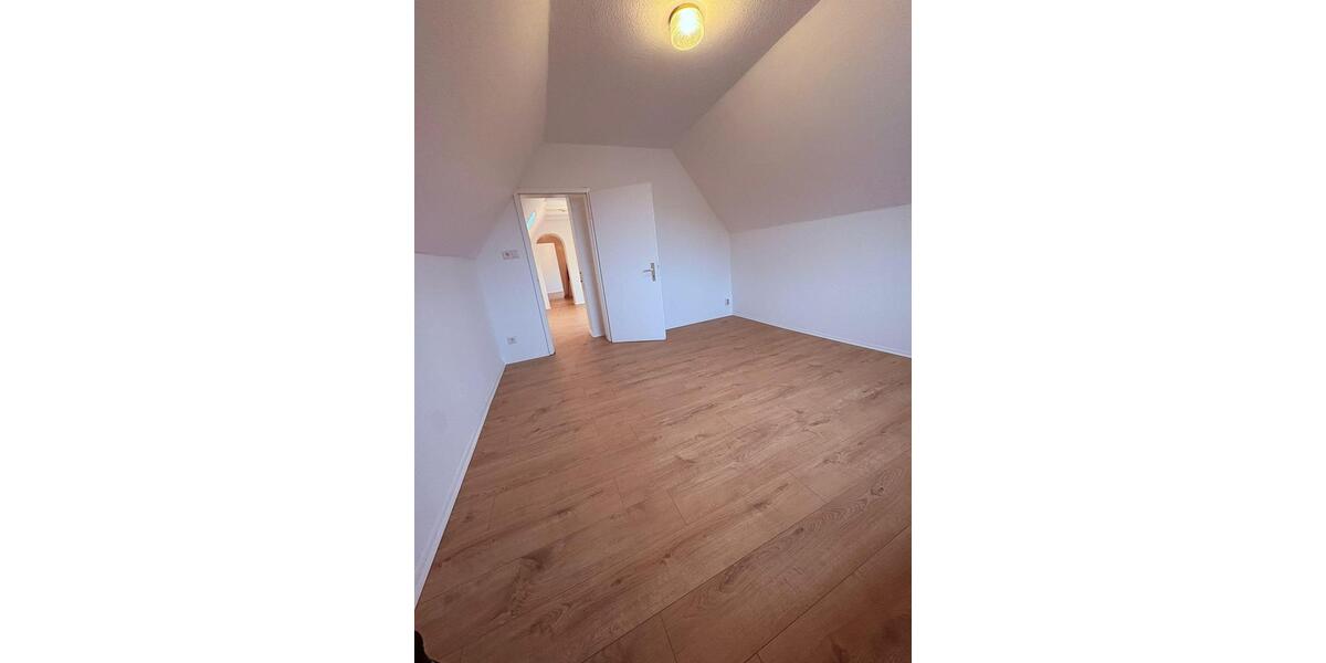 Dachgeschoßwohnung Leverkusen Bergisch Neukirchen - 2.5 Zimmer, 50 m&sup2;, 550&euro; | Angebot:26423991