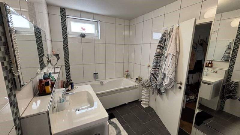 Etagenwohnung Leverkusen Wiesdorf - 5 Zimmer, 180 m&sup2;, 530.000&euro; | Angebot:25686189