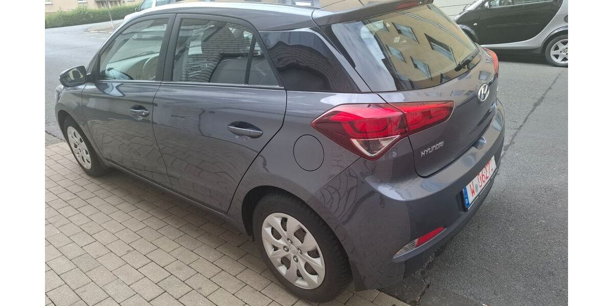 Hyundai i20 83.000 km 7.790 &euro; wuppertal 42277