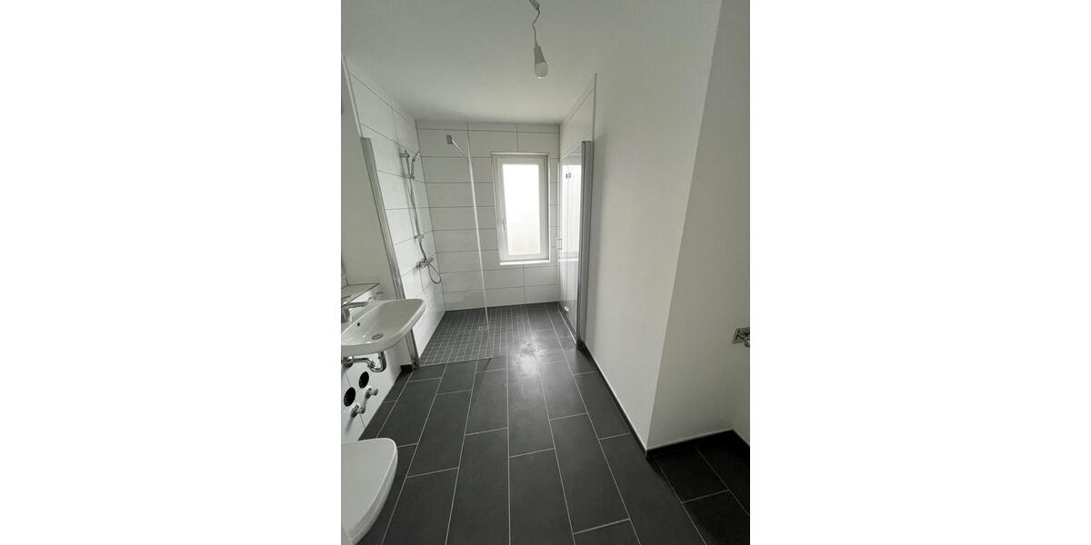 Etagenwohnung Neuss - 4 Zimmer, 94 m&sup2;, 1.363&euro; | Angebot:24470003