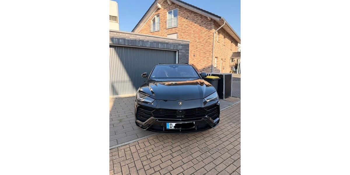 Lamborghini Urus 60.100 km 215.999 &euro; Düsseldorf 40221