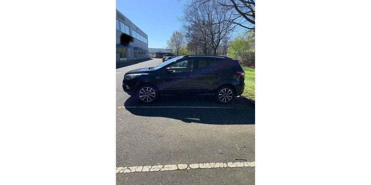Ford Kuga 61.400 km 18.800 € Neuss 41460