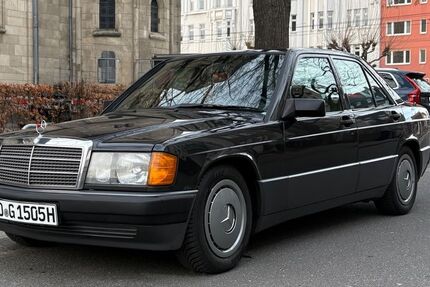 Mercedes-Benz 190 222.000 km 6.600 &euro; Düsseldorf 40545