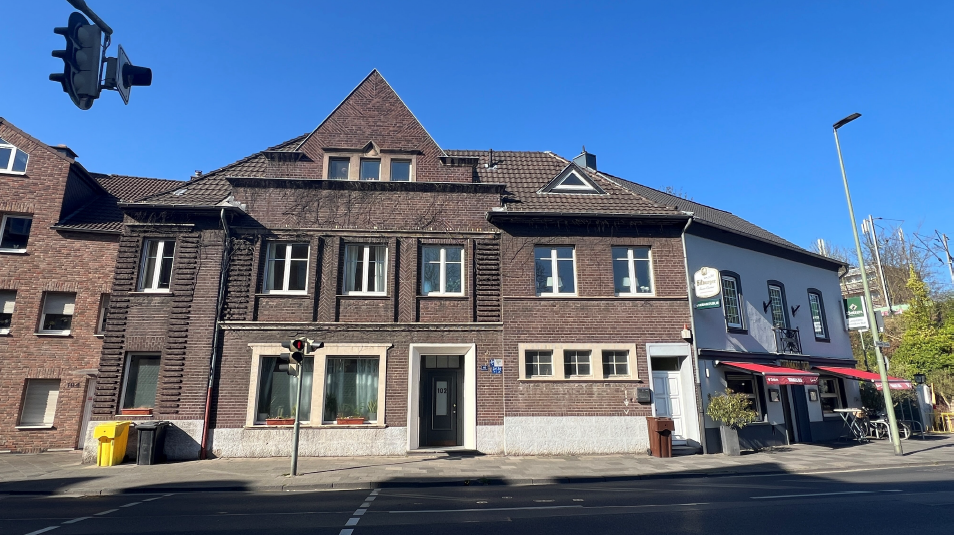 Etagenwohnung Neuss Stadionviertel - 5 Zimmer, 175 m&sup2;, 250.000&euro; | Angebot:26116418
