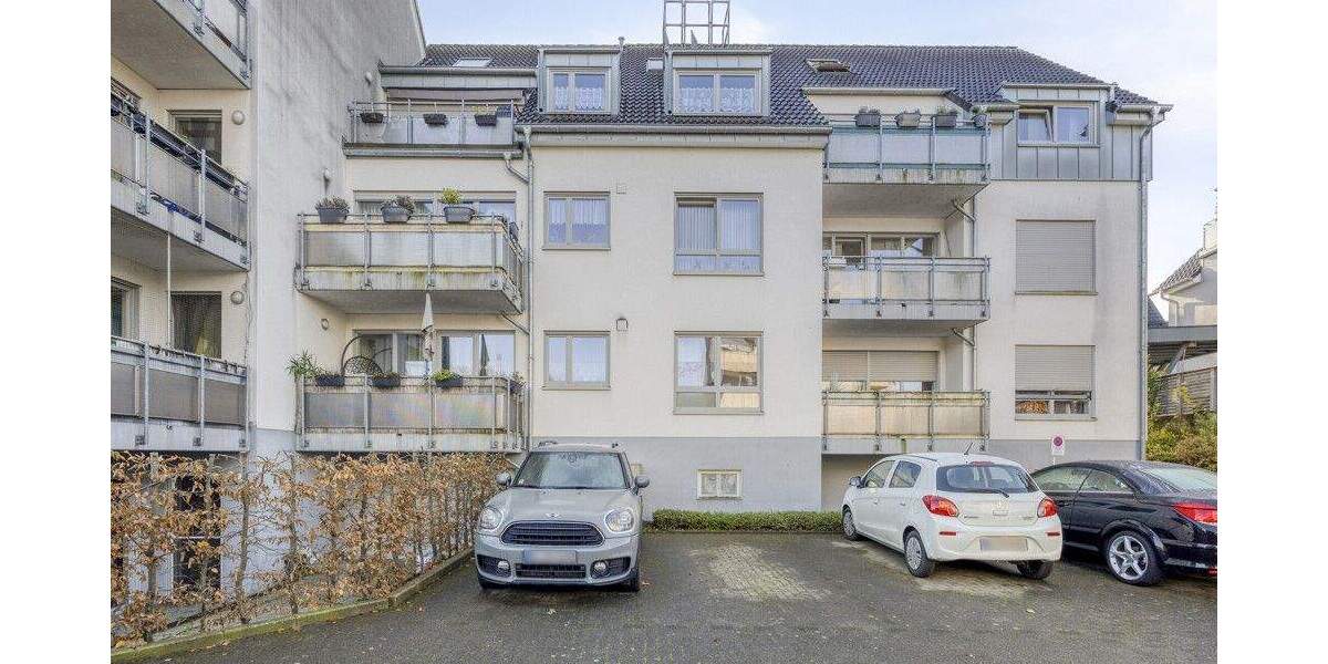 Top gepflegtes Neun-Familienhaus in guter Lage von Bergisch-Gladbach - Mehrfamilienhaus, Wohnhaus Bergisch Gladbach Gladbach | Angebot:23973693