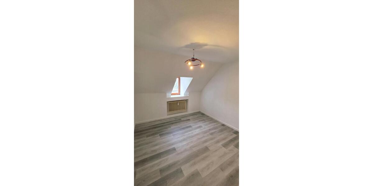 Dachgeschoßwohnung Wuppertal Arrenberg - 2 Zimmer, 75 m&sup2;, 630&euro; | Angebot:24815473