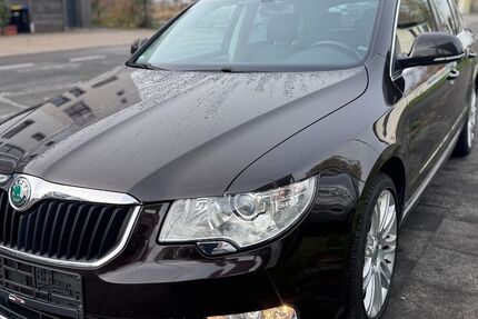 Skoda Superb 158.927 km 8.950 € Hilden 40723