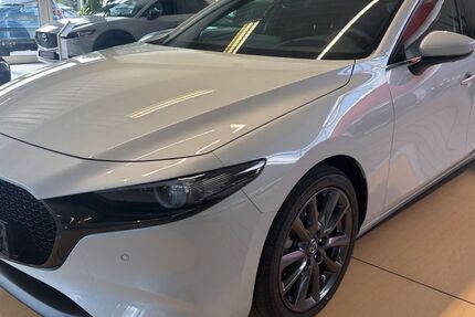 Mazda 3 4.440 km 26.991 &euro; Neuss 41464