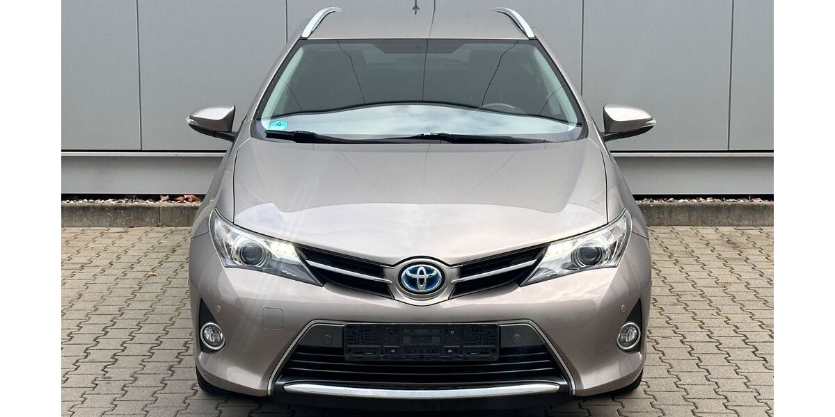 Toyota Auris 95.000 km 11.590 € Düsseldorf - Bezirk 8 40231