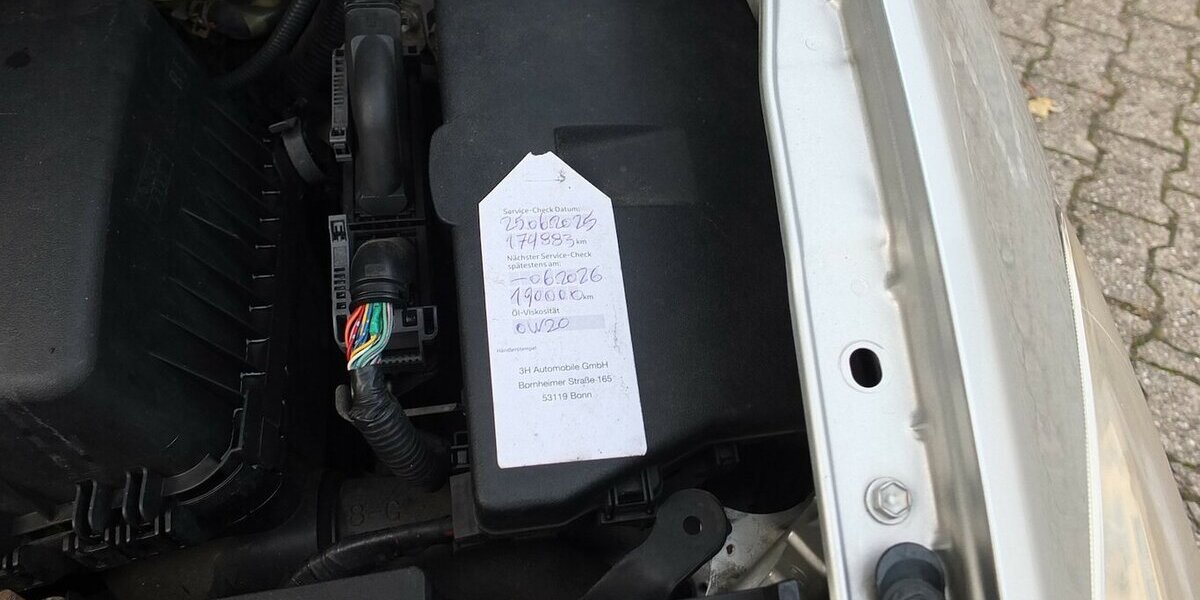 Toyota Auris 1.6i BLACK WEEK 25: SOL ALLE INSPEKTIONEN GA 174.885 km 4.908 € Köln 50858