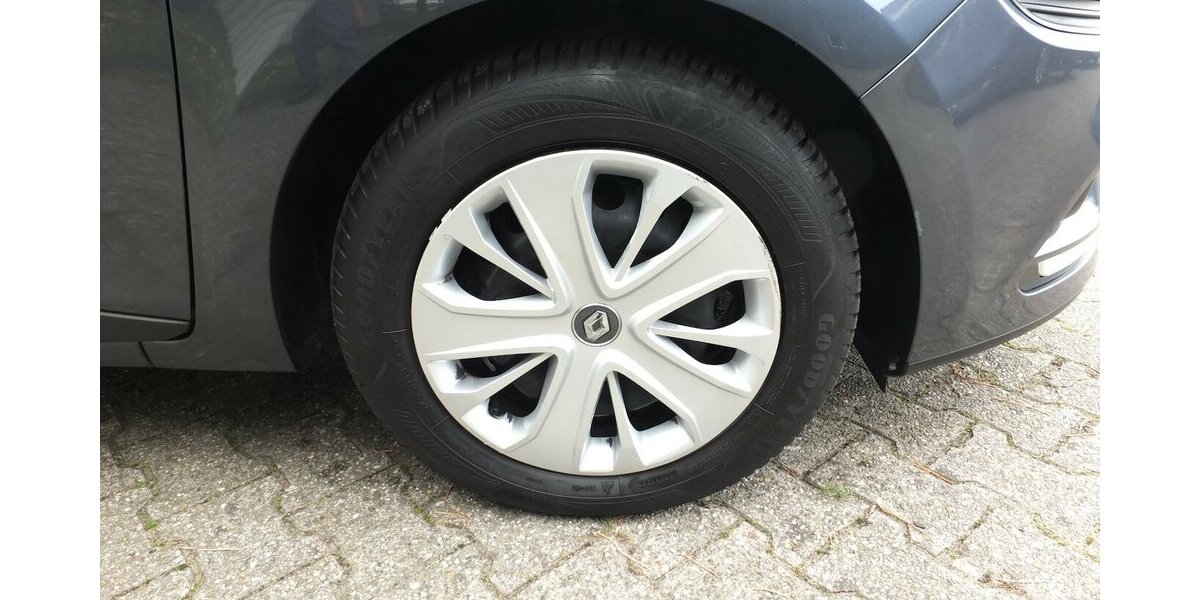 Renault Clio BLACK WEEK 25: EXPRESSION NAVI PARCTRONIC STA 118.021 km 7.904 € Köln 50858