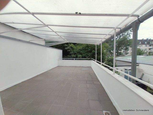 Düsseldorf-Flingern-Süd, Engelbertstraße - Komplett sanierte 2-Zimmer-Wohnung mit großer Sonnenterrasse zeitnah zu mieten !!