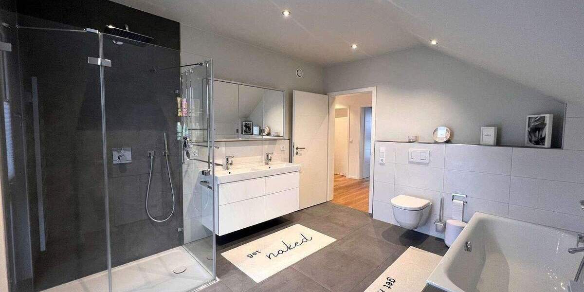 Einfamilienhaus Langenfeld Reusrath - 4 Zimmer, 155 m&sup2;, 2.150&euro; | Angebot:24775626