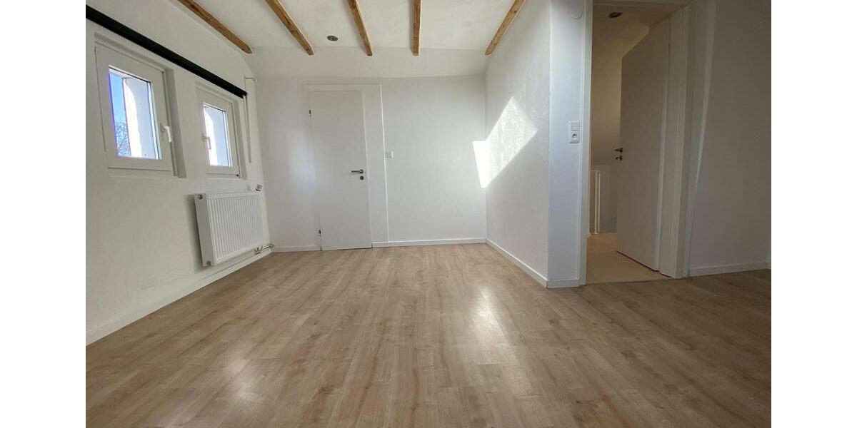 Erdgeschoßwohnung Hückeswagen - 5 Zimmer, 95 m&sup2;, 1.195&euro; | Angebot:25433183