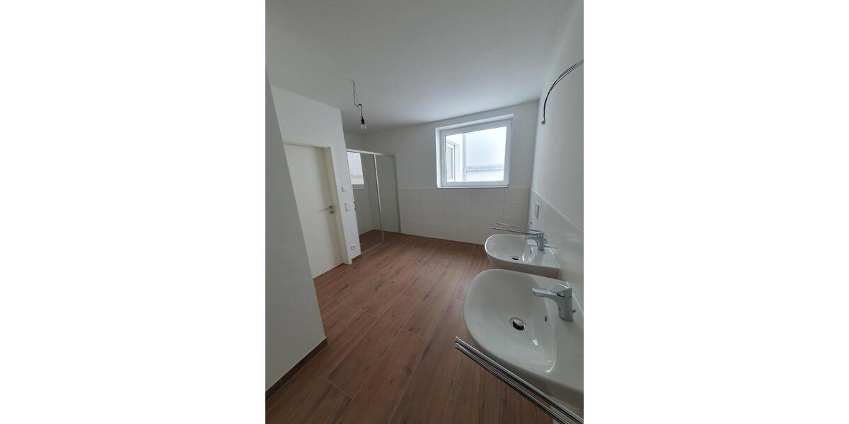 Etagenwohnung Bergisch Gladbach Alt-Frankenforst - 3 Zimmer, 114 m&sup2;, 1.550&euro; | Angebot:27624008