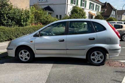 Nissan Almera Tino