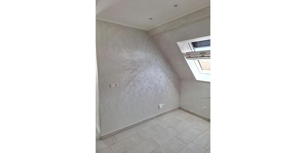 Dachgeschoßwohnung Langenfeld (Rheinland) - 2 Zimmer, 70 m&sup2;, 1.200&euro; | Angebot:26214129