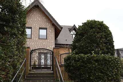 Haus zum Mieten in Neuss 1.790 € 145.5 m²