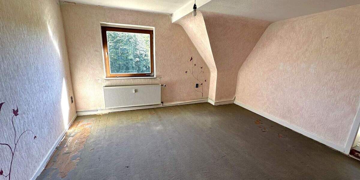 Einfamilienhaus Halver Carthausen - 6 Zimmer, 122 m&sup2;, 179.000&euro; | Angebot:23825052