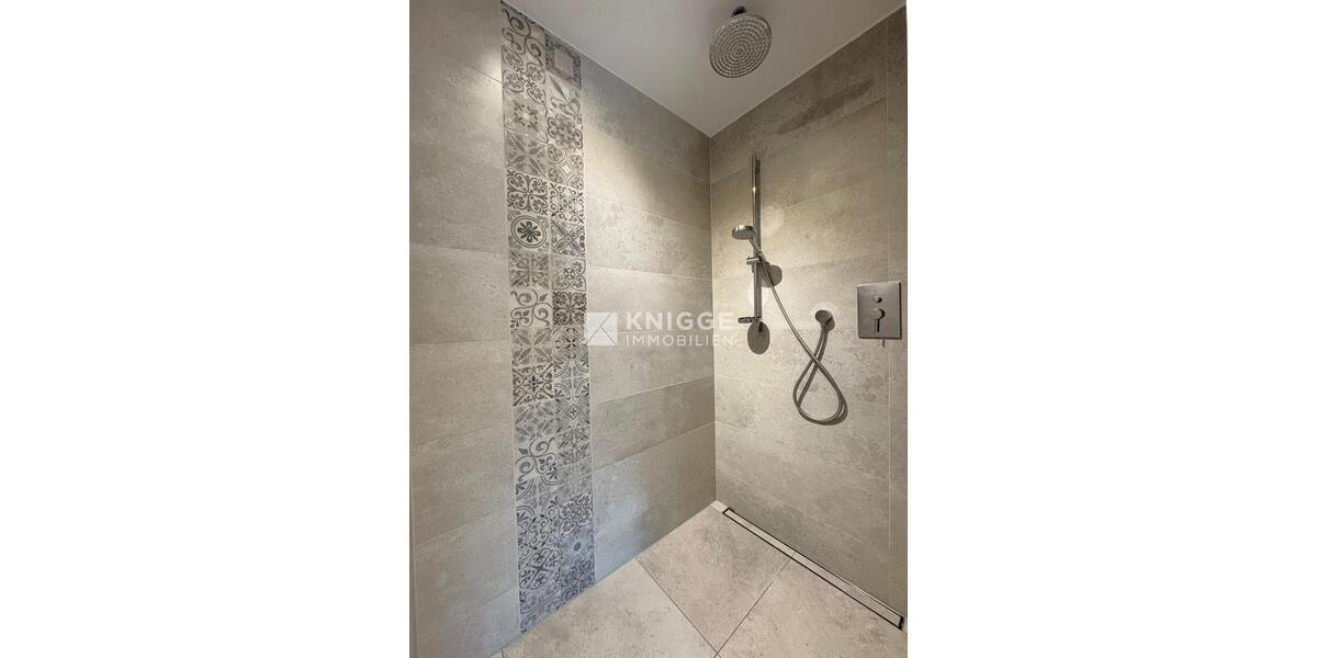 Etagenwohnung Bergisch Gladbach - 3 Zimmer, 113 m&sup2;, 1.640&euro; | Angebot:26373572