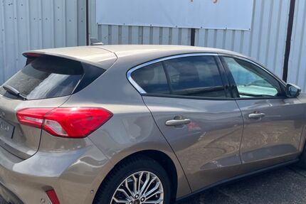 Ford Focus 95.665 km 9.900 &euro; Pulheim 50259
