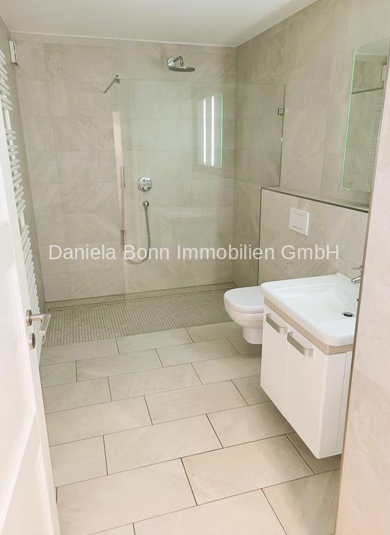 Hochwertige und top ausgestattete 3 Zimmer Wohnung + Aufzug und Garagenstellplatz mitten in Pulheim! zimmer