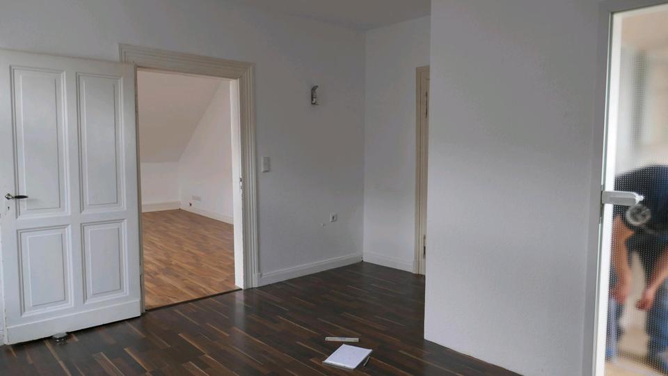 Dachgeschoßwohnung Bergisch Gladbach Alt-Frankenforst - 3 Zimmer, 80 m&sup2;, 640&euro; | Angebot:24819802