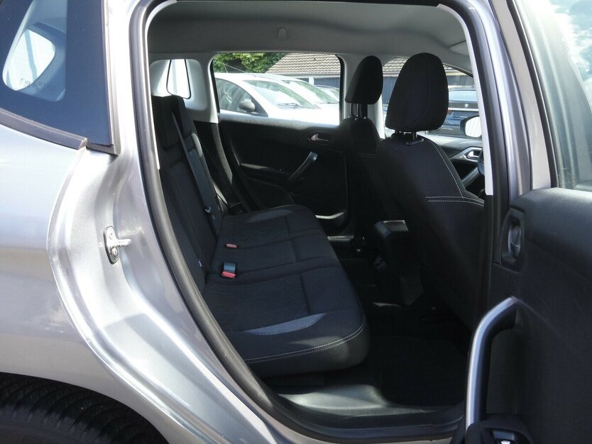 Peugeot 2008 Active 1,2 Klima SHZ PDC Allwetter 60.000 km 8.990 € Neuss 41462