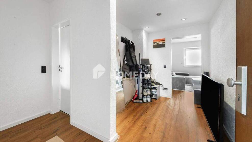 Helle 2-Zimmer-Hochparterrewohnung - frisch saniert, Stellplatz & Keller inklusive 2 zimmer