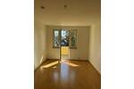 Schöne 3 Zimmer Dachgeschoßwohnung mit Balkon und kleinem Gartenanteil