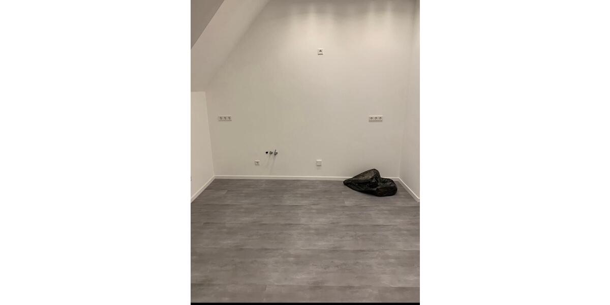 Dachgeschoßwohnung Solingen Burg - 3 Zimmer, 77 m&sup2;, 977&euro; | Angebot:24400556