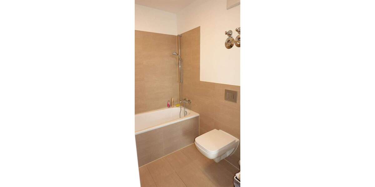 Etagenwohnung Düsseldorf Flingern Nord - 3 Zimmer, 85 m&sup2;, 1.410&euro; | Angebot:25645625