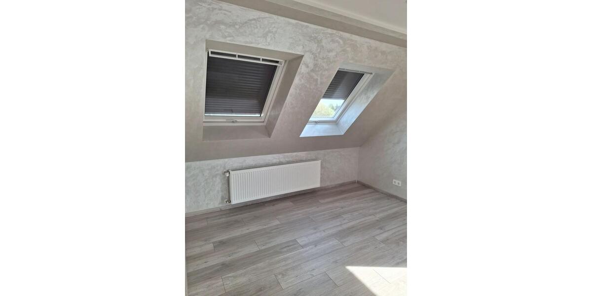 Dachgeschoßwohnung Langenfeld (Rheinland) - 2 Zimmer, 70 m&sup2;, 1.200&euro; | Angebot:26214129