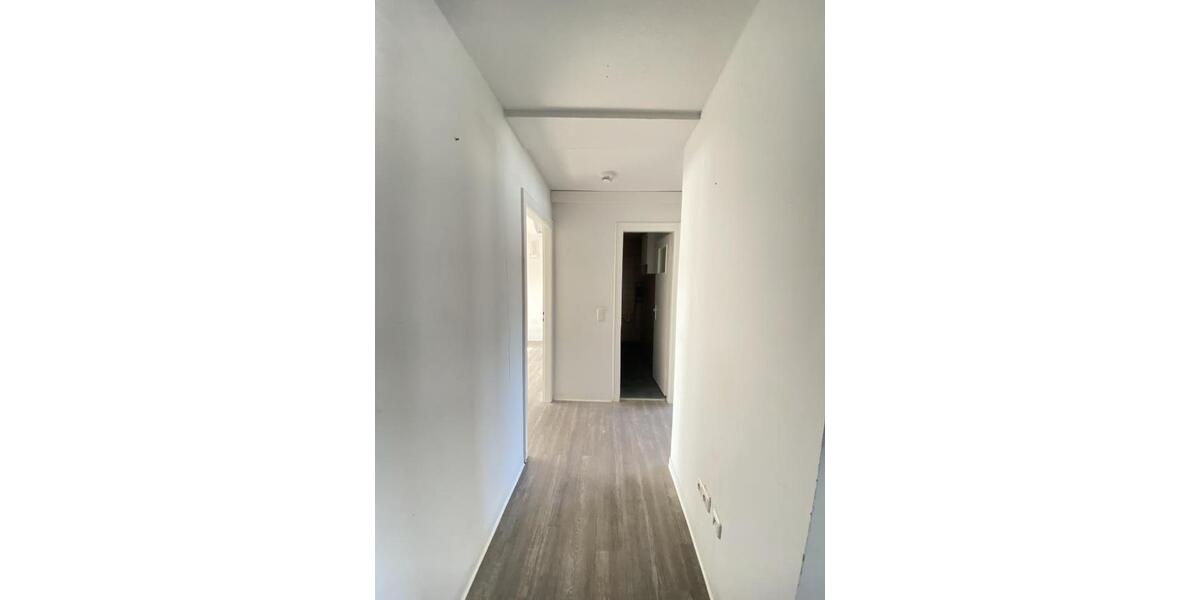 Dachgeschoßwohnung Solingen Mitte - 1 Zimmer, 37 m&sup2;, 489&euro; | Angebot:25908577