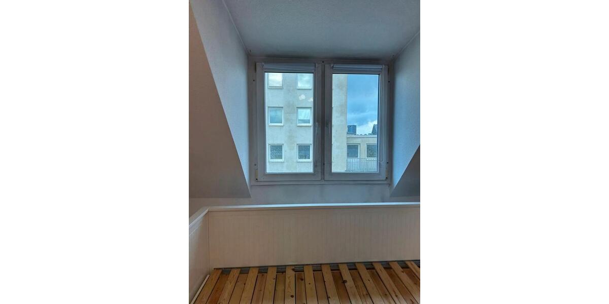 Dachgeschoßwohnung Köln Mülheim - 1 Zimmer, 23 m&sup2;, 417&euro; | Angebot:24870003