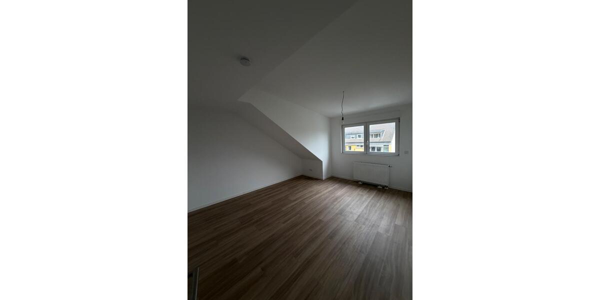 Dachgeschoßwohnung Köln Heimersdorf - 2 Zimmer, 50 m&sup2;, 1.200&euro; | Angebot:24443274