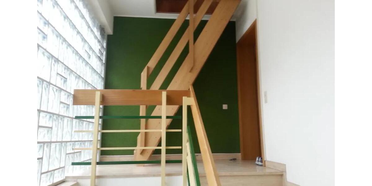 Maisonettenwohnung Solingen - 5 Zimmer, 125 m&sup2;, 1.200&euro; | Angebot:25852007