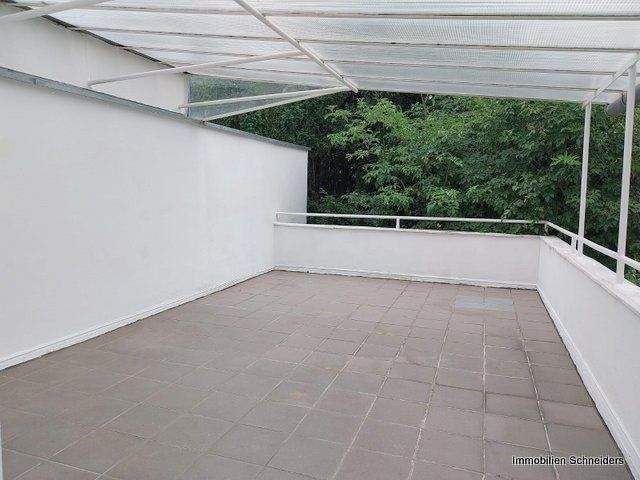 Düsseldorf-Flingern-Süd, Engelbertstraße - Komplett sanierte 2-Zimmer-Wohnung mit großer Sonnenterrasse zeitnah zu mieten !!