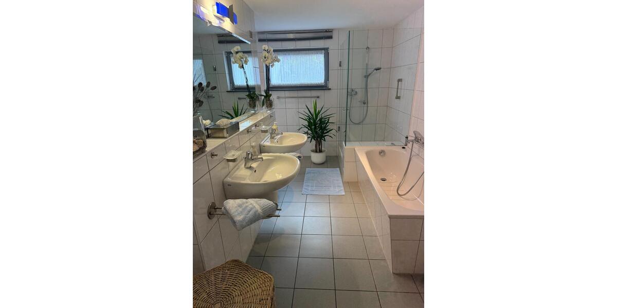 Erdgeschoßwohnung Leichlingen (Rheinland) - 2 Zimmer, 90 m&sup2;, 1.800&euro; | Angebot:24653747