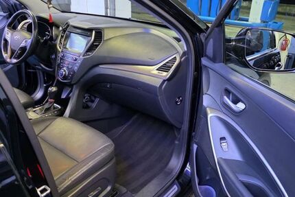 Hyundai Grand Santa Fe 215.800 km 16.200 &euro; Köln 50829