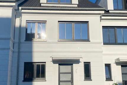 Haus zum Kaufen in Dormagen 737.400 € 145 m² 6 zimmer